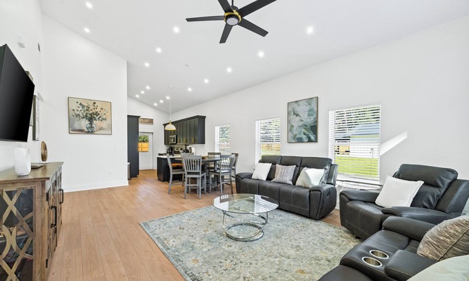 Foley House | Modern, Cozy and Spacious Home in Foley Alabama.