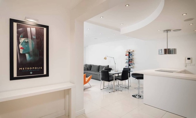 Għadira Condo | 🌴 Modern designer apartment in sunny Mellieħa Bay! Enjoy sea views, stylish comfort, and nearby beaches like Golden Bay & Comino — perfect for a relaxing family getaway 🏖️✨