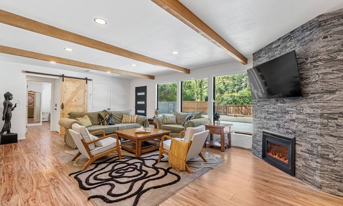 Redway House | Modern elegance in the redwoods, steps from the magnificent river beach