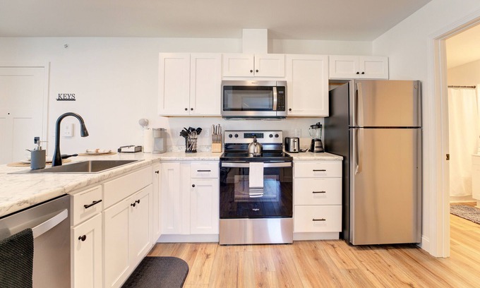 Auburn Apartment | Modern Escape in Central Auburn Only 3miles to Bates College - 1BD, 1BA