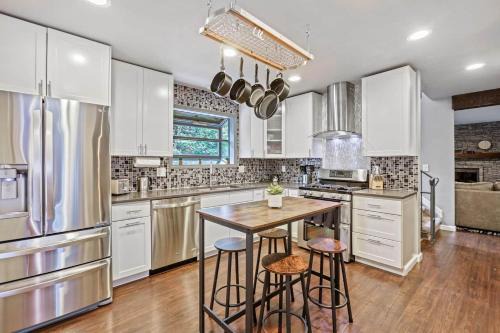 Westminster House | Modern Family Haven Fenced Yrd Grillfirepit