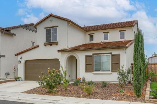 Roseville House | Modern Family Home in Suburbs of Sacramento!