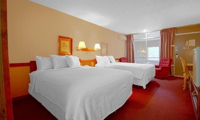 Liberal Hotel | Modern Family Unit, Parking, Pets OK, Near Buffet & Airport