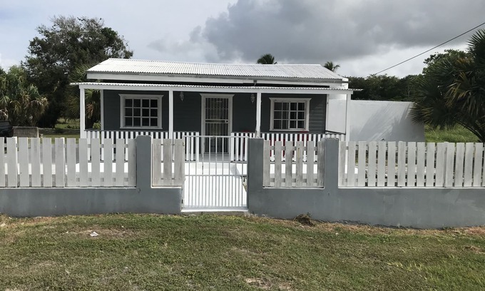 Corozal House | Modern fully furnished home with 1 bedroom