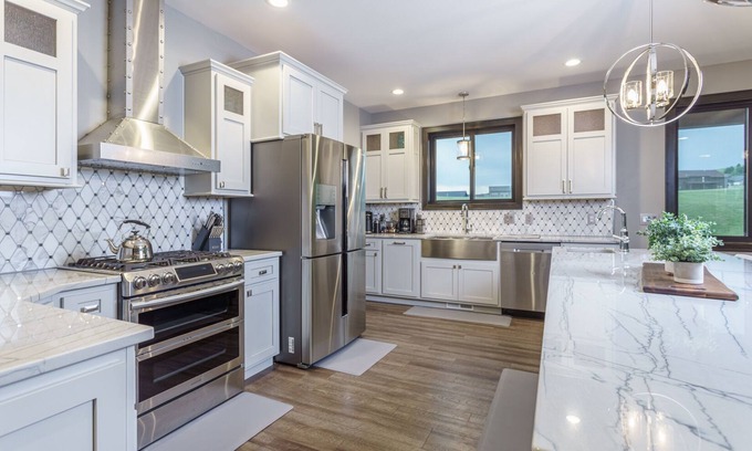 Spearfish House | Modern Golf Course Retreat (5 bedroom home with hot tub)