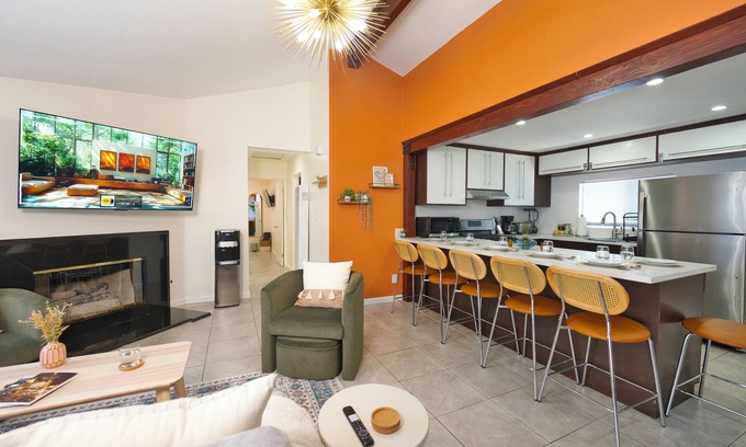 Hawthorne House | Modern Hideaway - Hot Tub + 420 Friendly Patio - Near LAX, Beach + SoFi