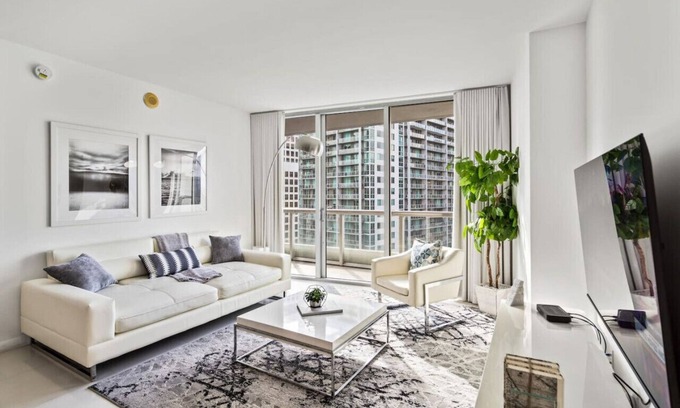 Downtown Miami Condo | Modern High Rise One Bedroom at Icon Brickell W