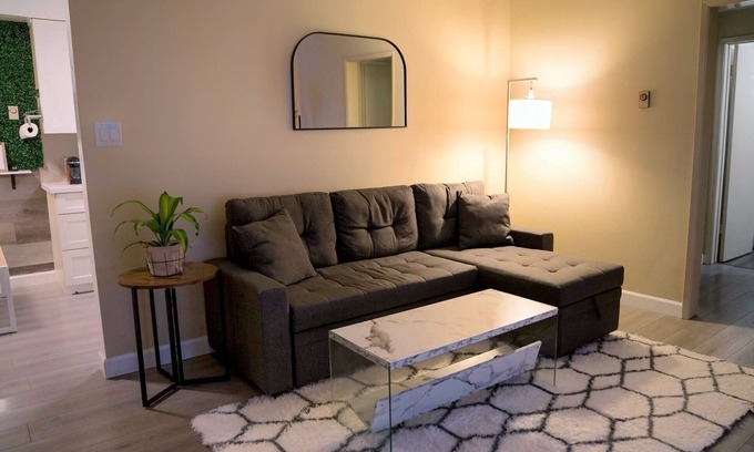 Alhambra Apartment | Modern home in heart of Alhambra-10 min from LA