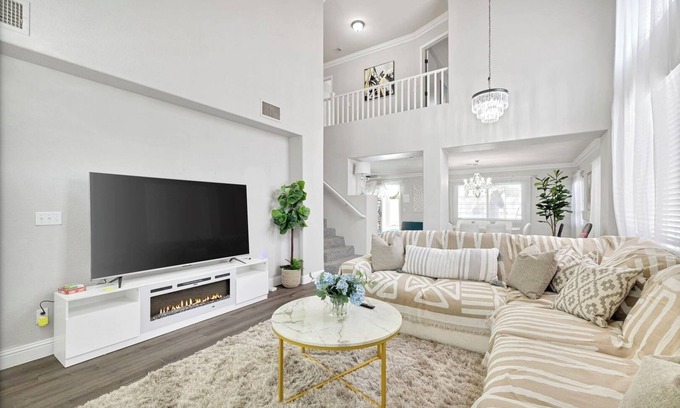 Silverado Ranch House | Modern Home in Las Vegas near Strip with Pool and Jacuzzi