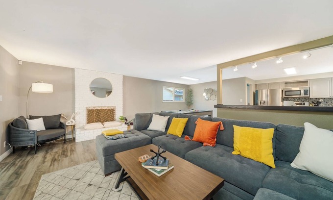 Mira Loma House | Modern Home in Reno w/PoolTable, HotTub.10 mins from Downtown!