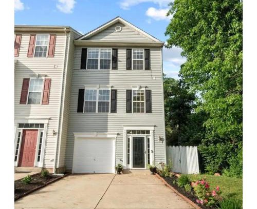 Sterling Apartment | Modern Home in Sterling