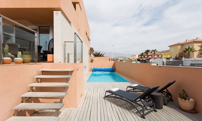 Arenas del Mar House | Modern House With Private Swimming Pool