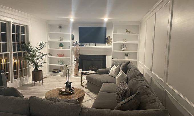 Lilburn House | Modern house w/Game Room — 10 minutes from major attractions