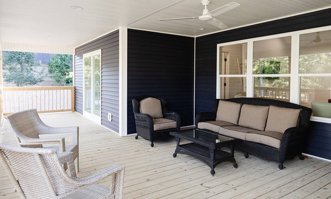 Murray House | Modern Kentucky Lakefront Home w/ Private Dock