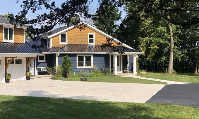 Summit House | Modern Lake House with Hot Tub, Gym, & More!