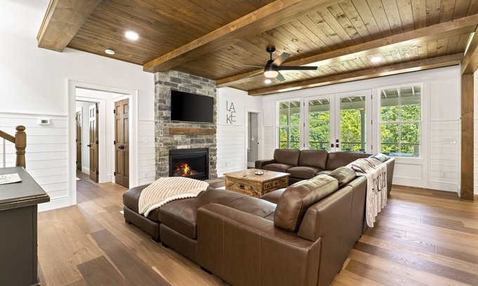 Jacksboro House | Modern lakefront retreat with private dock, game room, grill, & boat access