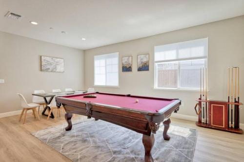 Fairfield House | Modern Large Home in Wine Country