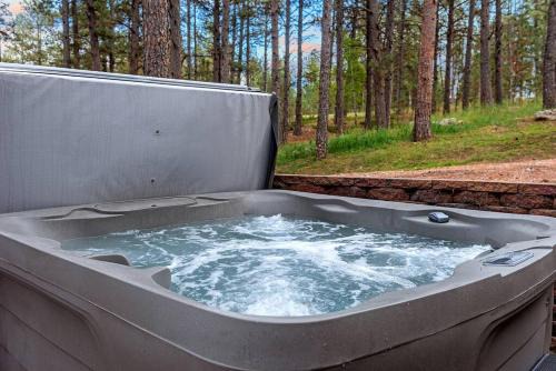 Custer House | Modern Lodge- BHBungalows Main