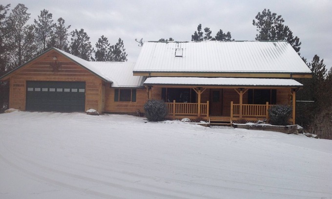 Custer Cabin | Modern Log Cabin On 3 Acres. Great Location On The Edge Of Custer
