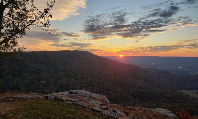 Pikeville Cabin | Modern log cabin with breathtaking view
