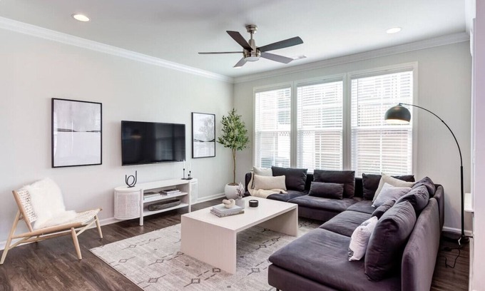 Cary Apartment | Modern Luxe Oasis | 5* Location, Pool, Gym, Pets OK
