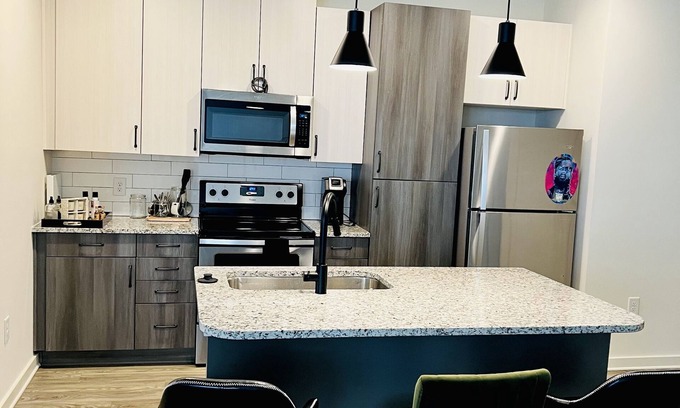 Mableton Apartment | Modern Luxury 1 b/b mini get away