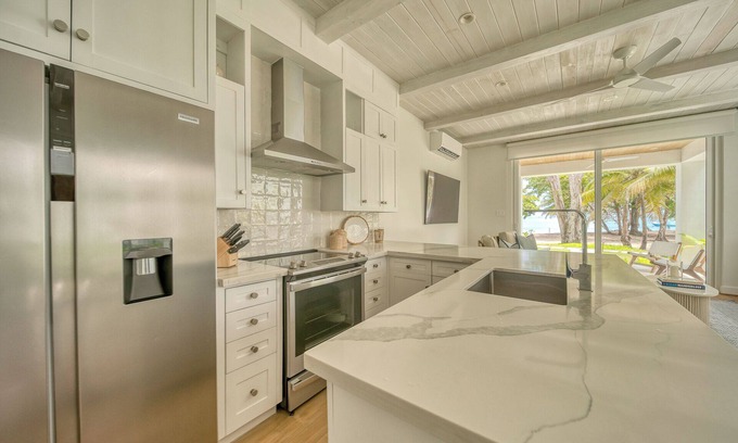 Los Fuertes Condo | Modern Luxury Meets Caribbean Charm 3-Bed, 3-Bath Beachfront Townhome