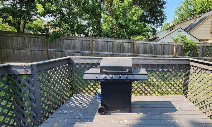 Cordova House | Modern Mansion with Pool Near Shopping , 6 Very Big Beds