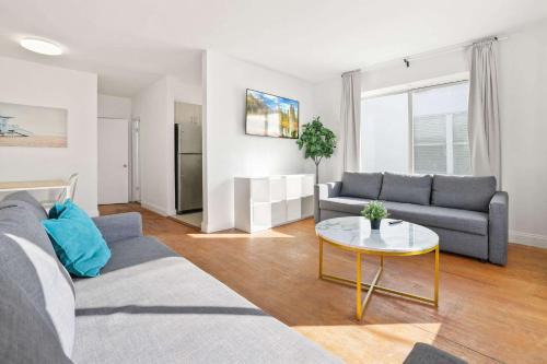 North Beach Apartment | Modern Miami Beach Apt King & Sofa Bed Comfort