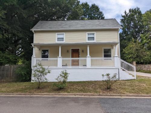 Durham House | Modern Mill House Walk To Downtown Durham