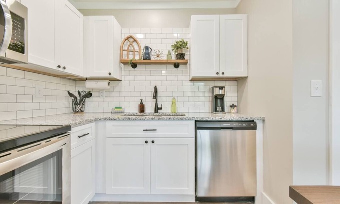 Helen House | Modern Minimalist Suite 101