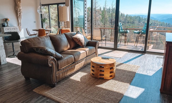 Foresthill House | Modern Mountain Getaway with Panoramic Canyon Views