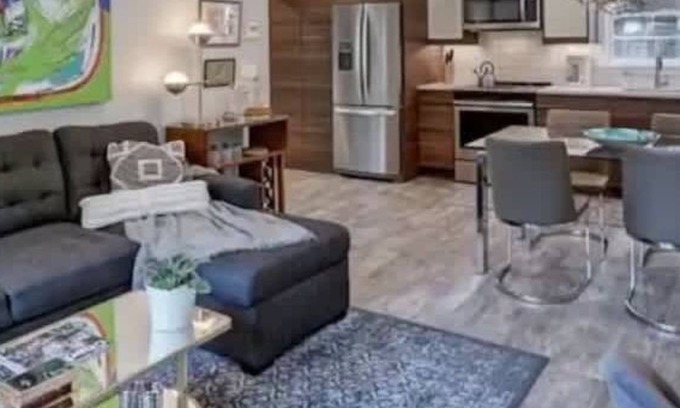 Cherry Condo | Modern Myers Park 1BR King Condo | Queens Rd