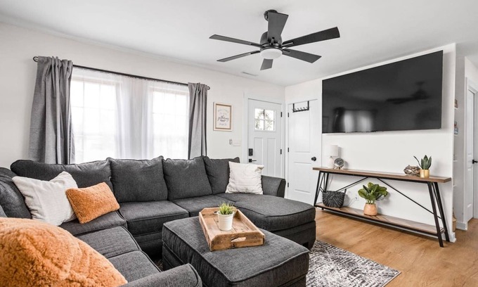 Noblesville House | Modern Noblesville Stay | 3BR Near Attractions