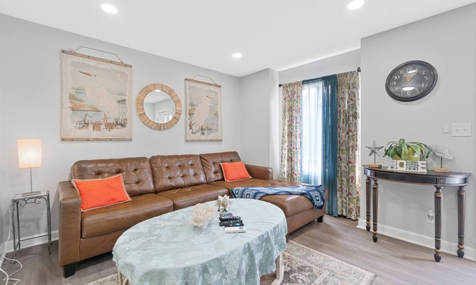 Portsmouth House | Modern Oasis- Downtown Luxury Stay, Spacious Cozy Home
