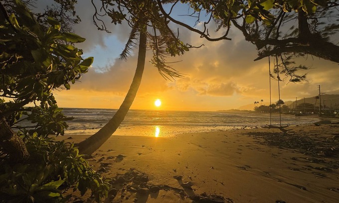 Hauula Cottage | Modern Oceanfront Cottage