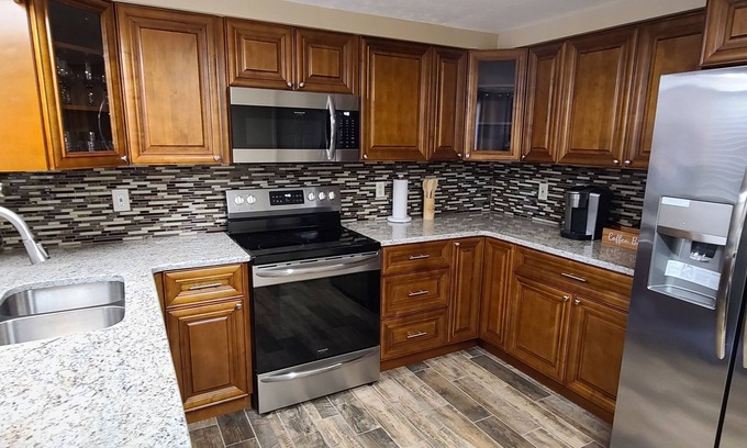 Buena Vista House | Modern Peaceful Getaway 9 Min to Beach Fast Wi-Fi