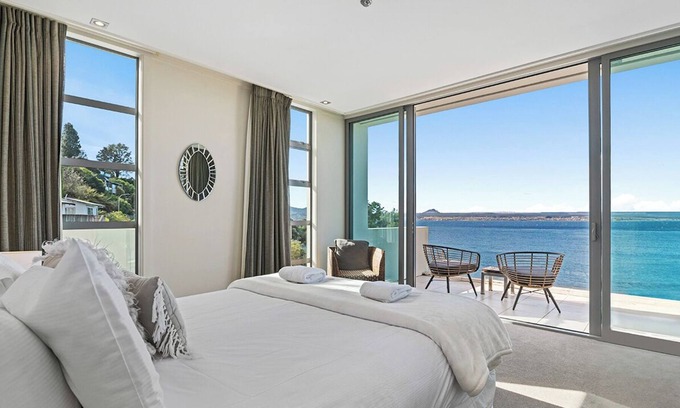 Acacia Bay Apartment | Modern Penthouse Apartment with the BEST Lake Views
