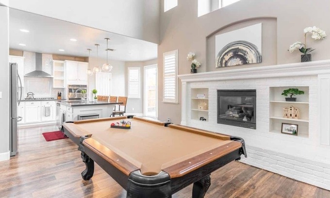 Elk Grove House | Modern pool house in a nice quiet neighborhood