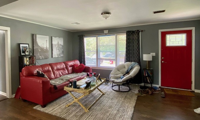 Macon House | Modern Ranch-Conveniently Located near University, Amphitheater, I-75, & More…