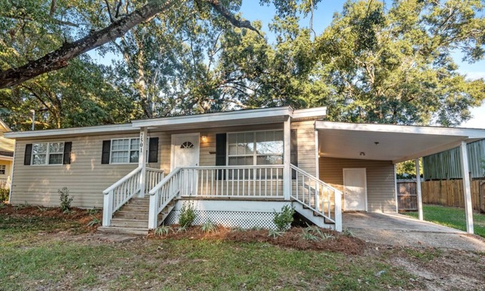 Saint Elmo House | Modern Rehab on Tung