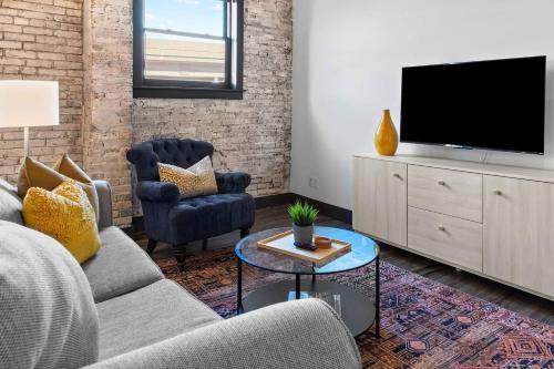 Downtown St. Louis Apartment | Modern Riverfront Loft - Walk to Gateway Arch & Convention Center