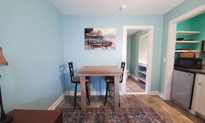 Trappe Bed & Breakfast | Modern room with walk in shower and kitchenette