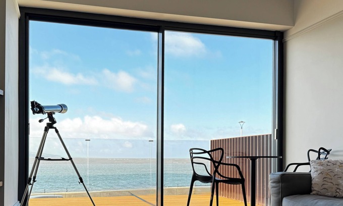 Irby House | Modern Seaside Townhouse in West Kirby with Amazing Views!