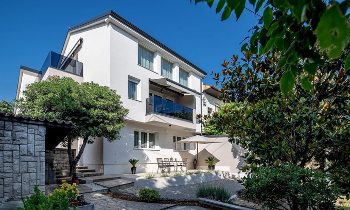 Zurkovo Apartment | Modern Seaview Apartman 4 Desamani 975, Kostrena, Croatia