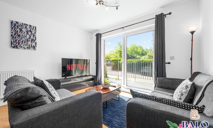 Manchester Apartment | Modern spacious Apartment 1min walk to Manchester city stadium & coop live arena