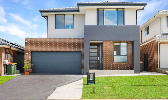 Colebee House | Modern, Spacious & Close to Park Colebee