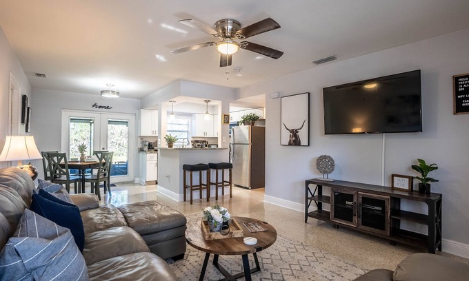 Temple Crest House | ☆Modern & Spacious☆ Family Ready | Ace Location