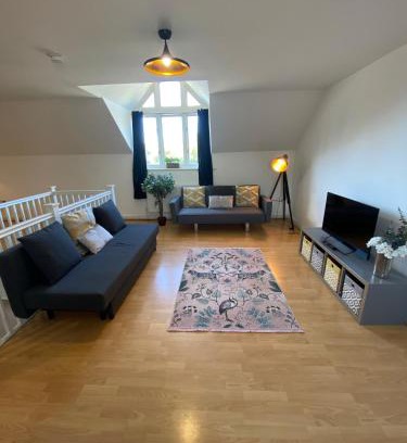 Ipswich Apartment | Modern Spacious Flat In Ipswich - Sleeps 6 - Parking