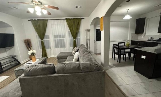 Conroe House | Modern/Spacious Haven in the Heart of Conroe - Entire Home